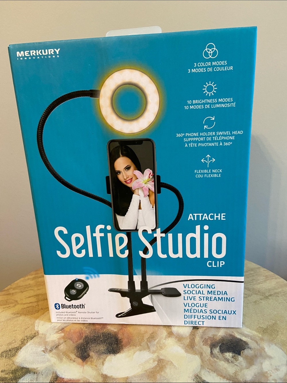Merkury Selfie Studio Clip Ring Light. NIB
